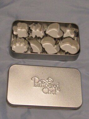 UNUSED Pampered Chef Creative 8 Mini Cookie Cutters Set In Storage Tin Vintage